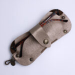 Etui à lunettes en cuir or mat