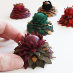 Broche Succulente framboise, prune et or