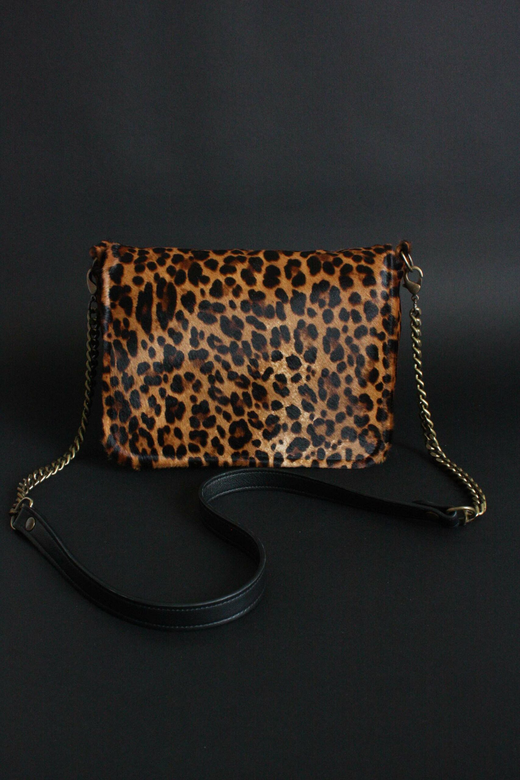 Sac Vénus en cuir poilu léopard