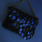 Sac pochette Merle noir et bleu métallisé (gamme slim)