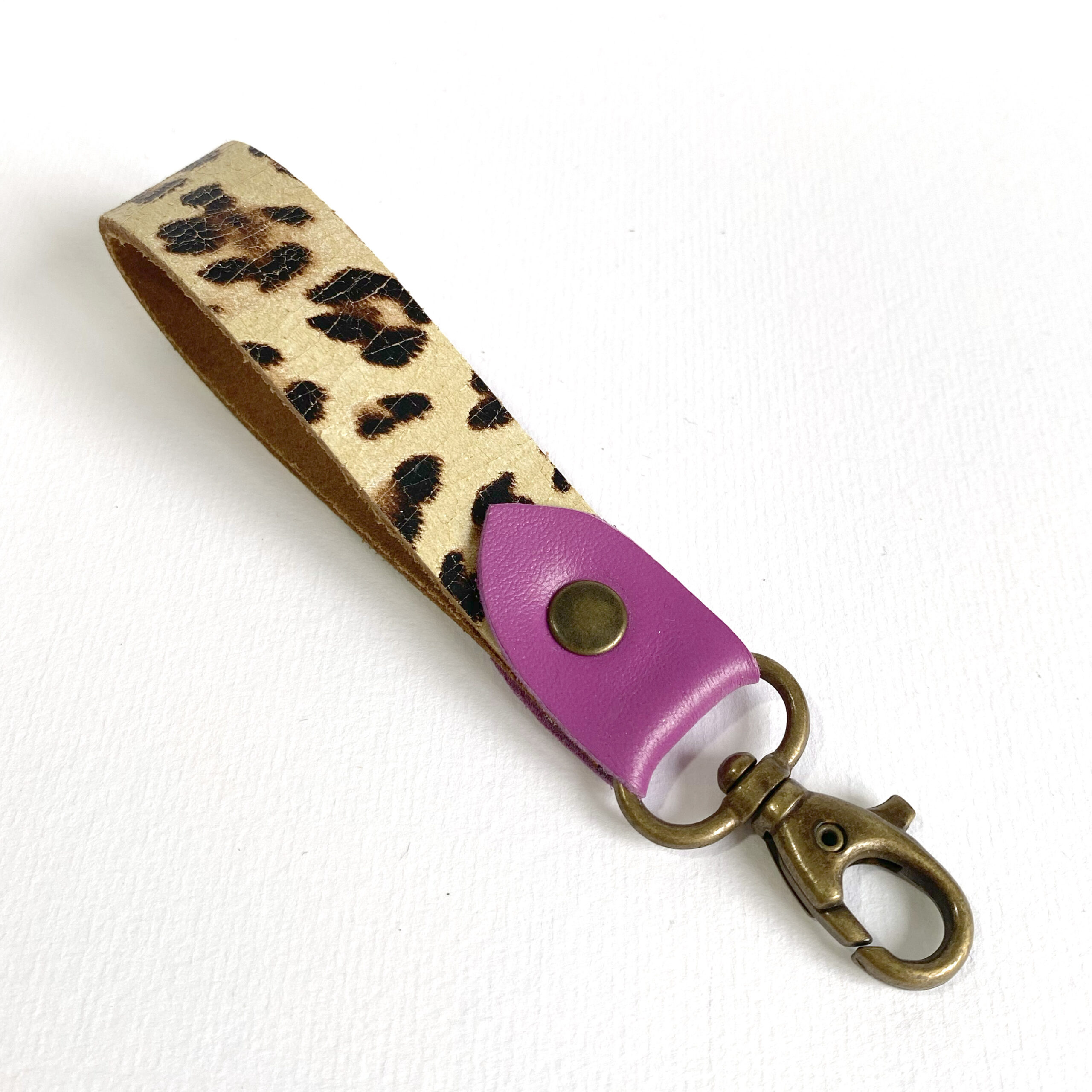 Porte-clés Dave léopard et magenta