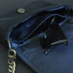 Sac Mini Venus en cuir noir façon serpent