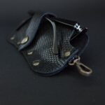 Étui à lunettes IAN en cuir noir façon serpent